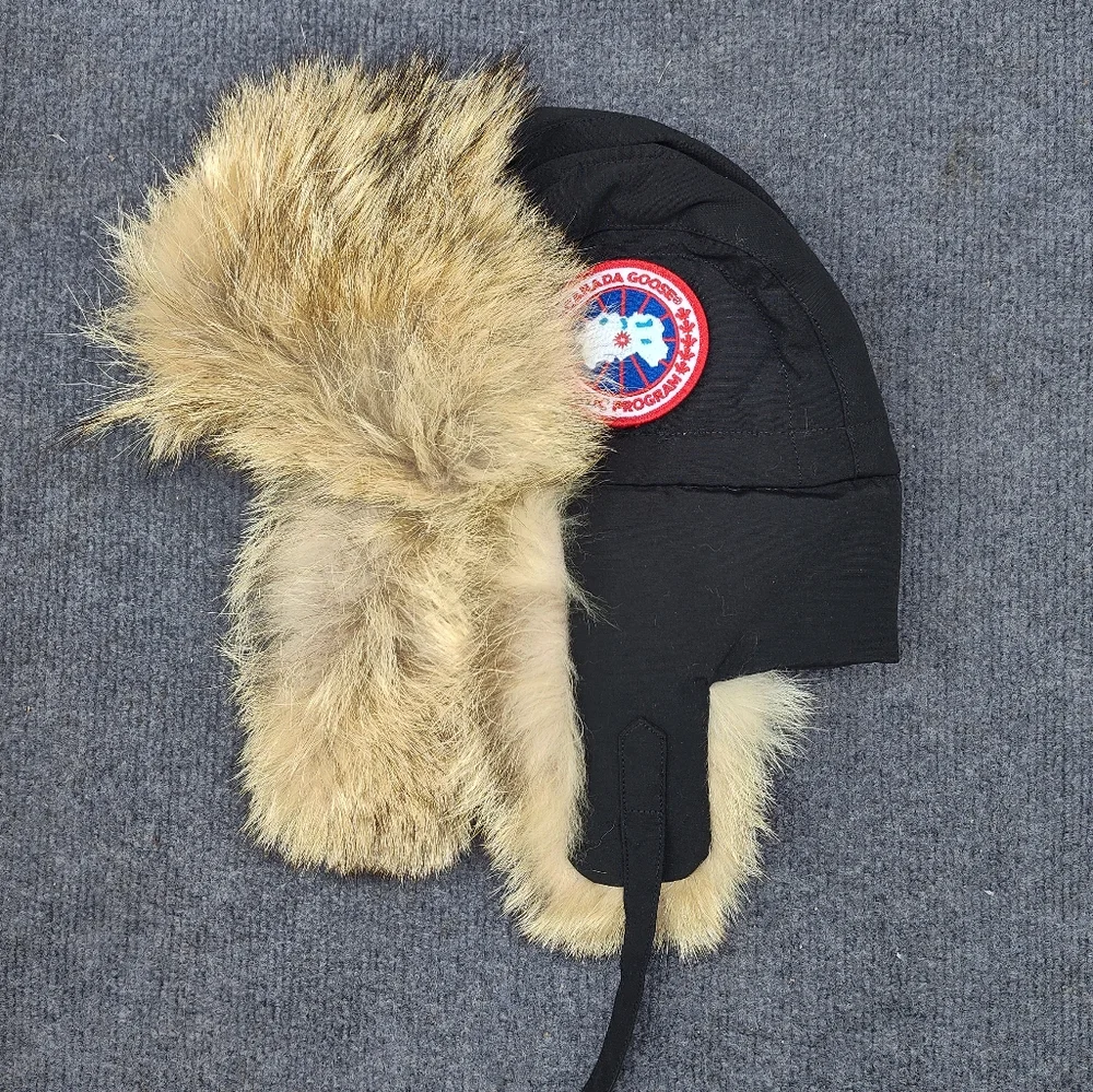 Canada Goose Black Down Hat - Size S/M